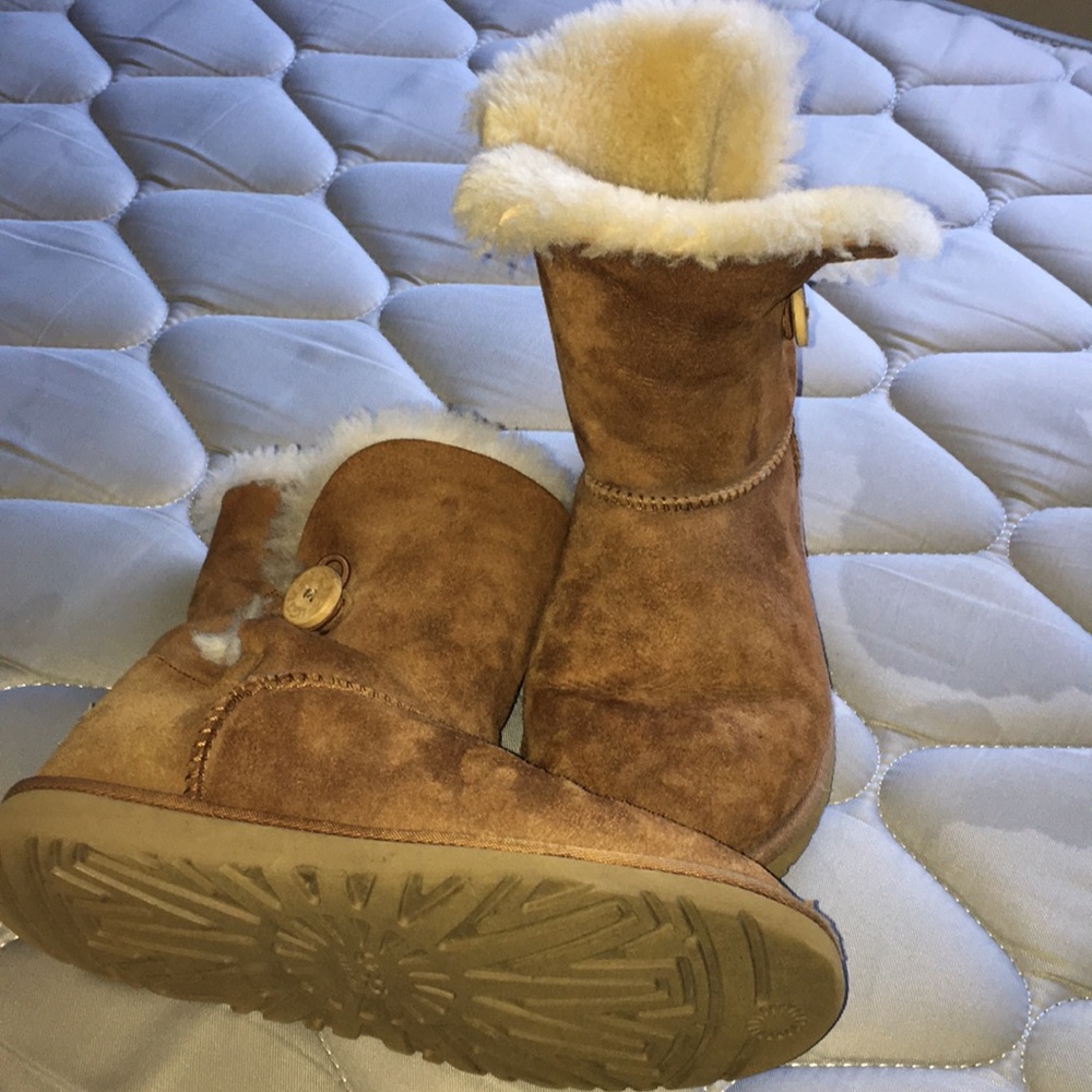 UGG Bailey Button Short